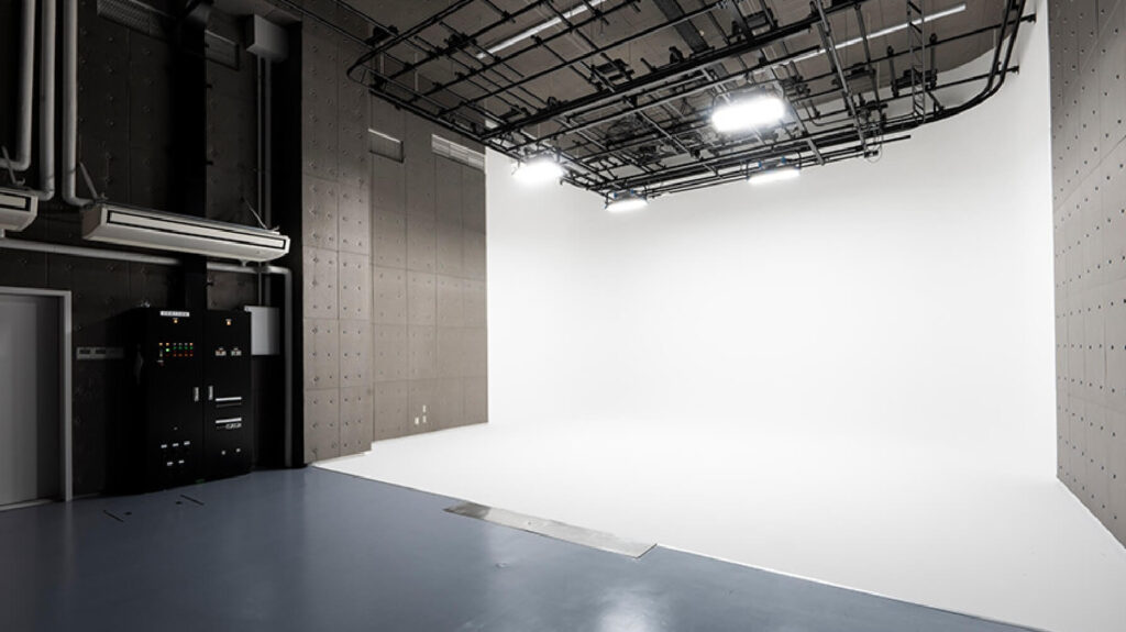 白ホリスタジオとは？背景を白一色にするメリットを解説