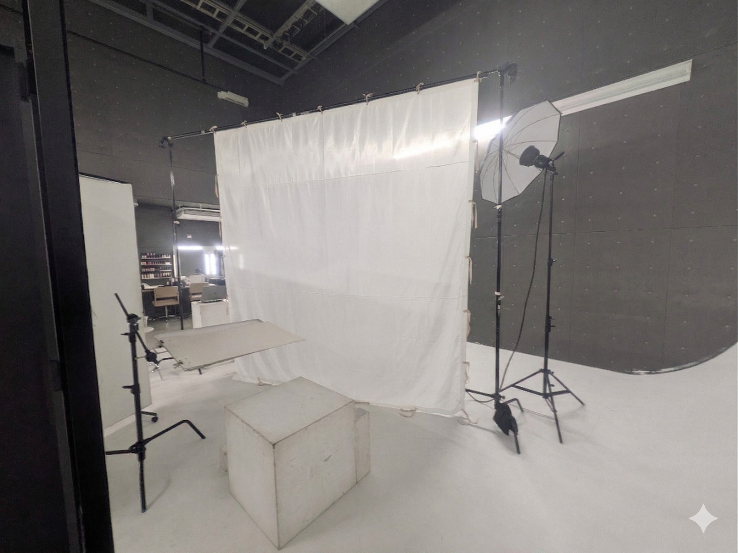 【白ホリ撮影】ストロボ2灯と紗幕で創る多彩なライティング。機材レンタルで手ぶら撮影 in 京都